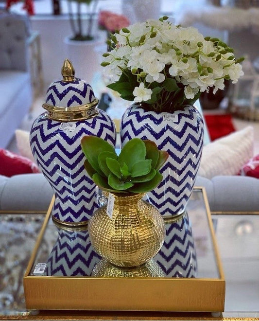 Blue and white vase / urn